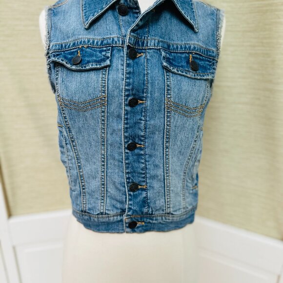 American Rag Jean Vest Medium Wash Frayed Arms Denim Vest Western - Picture 2 of 5